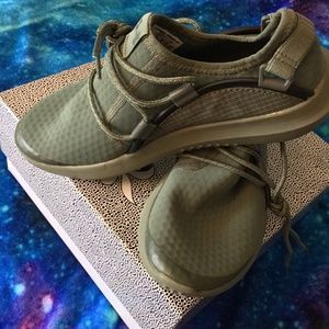 UNDER ARMOUR Men Sneakers size 5.5